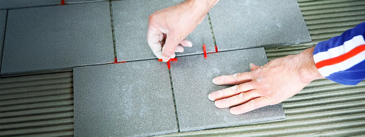 Pose de carrelage : 5 erreurs à éviter pour une rénovation réussie Pose de carrelage : 5 erreurs à éviter pour une rénovation réussie