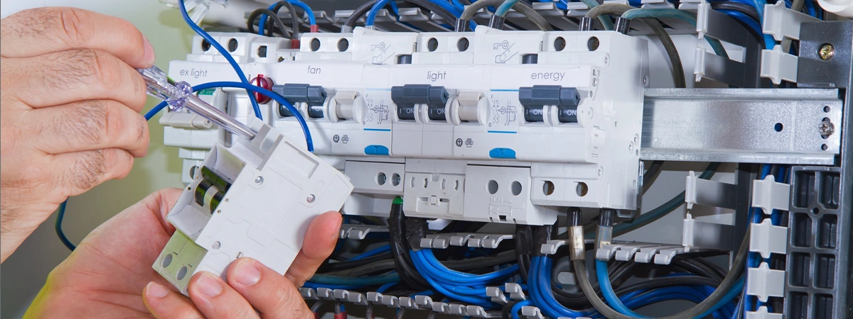 Mise aux normes électriques dans un appartement ancien : ce que dit la loi